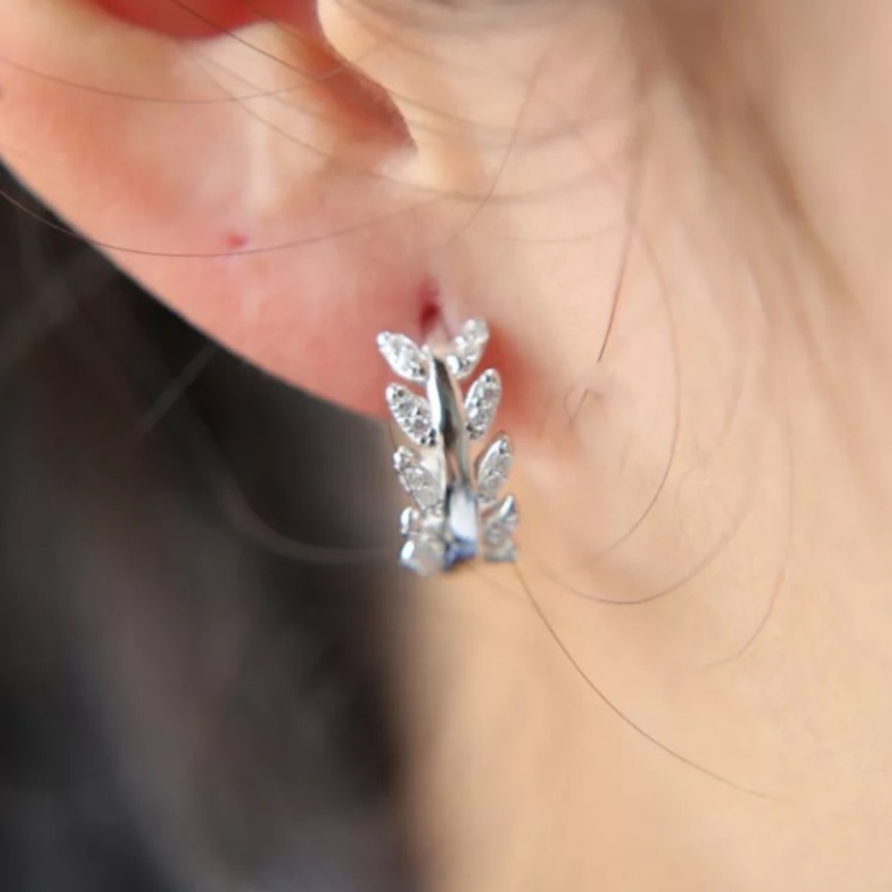 💫 Sterling Silver 925 Leaves Huggie Hoop Earrings - Picture 4 of 4